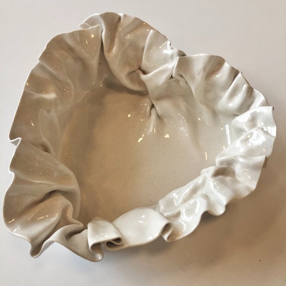 Hand-made Creamy White Heart with Ruffled Edge Ceramic Dish - SMALL - Picture 2 of 6